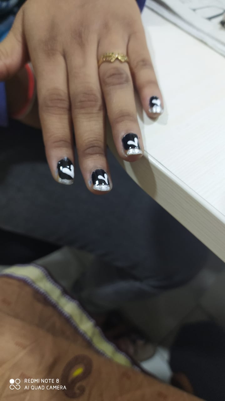 nail artist nail artist